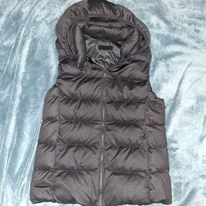 Uniqlo Gray Vest in L